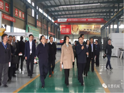 濟(jì)寧市委常委、組織部部長孔凡萍帶領(lǐng)全市“兩新”組織黨建工作現(xiàn)場觀摩團(tuán)蒞臨天意機(jī)械調(diào)研指導(dǎo)