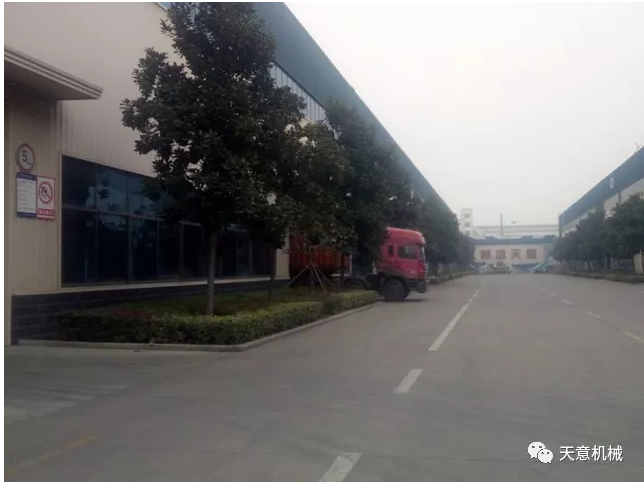 天意機(jī)械為柬埔寨客戶加工生產(chǎn)年產(chǎn)80萬平方輕質(zhì)墻板生產(chǎn)線成功裝車啟運(yùn)！