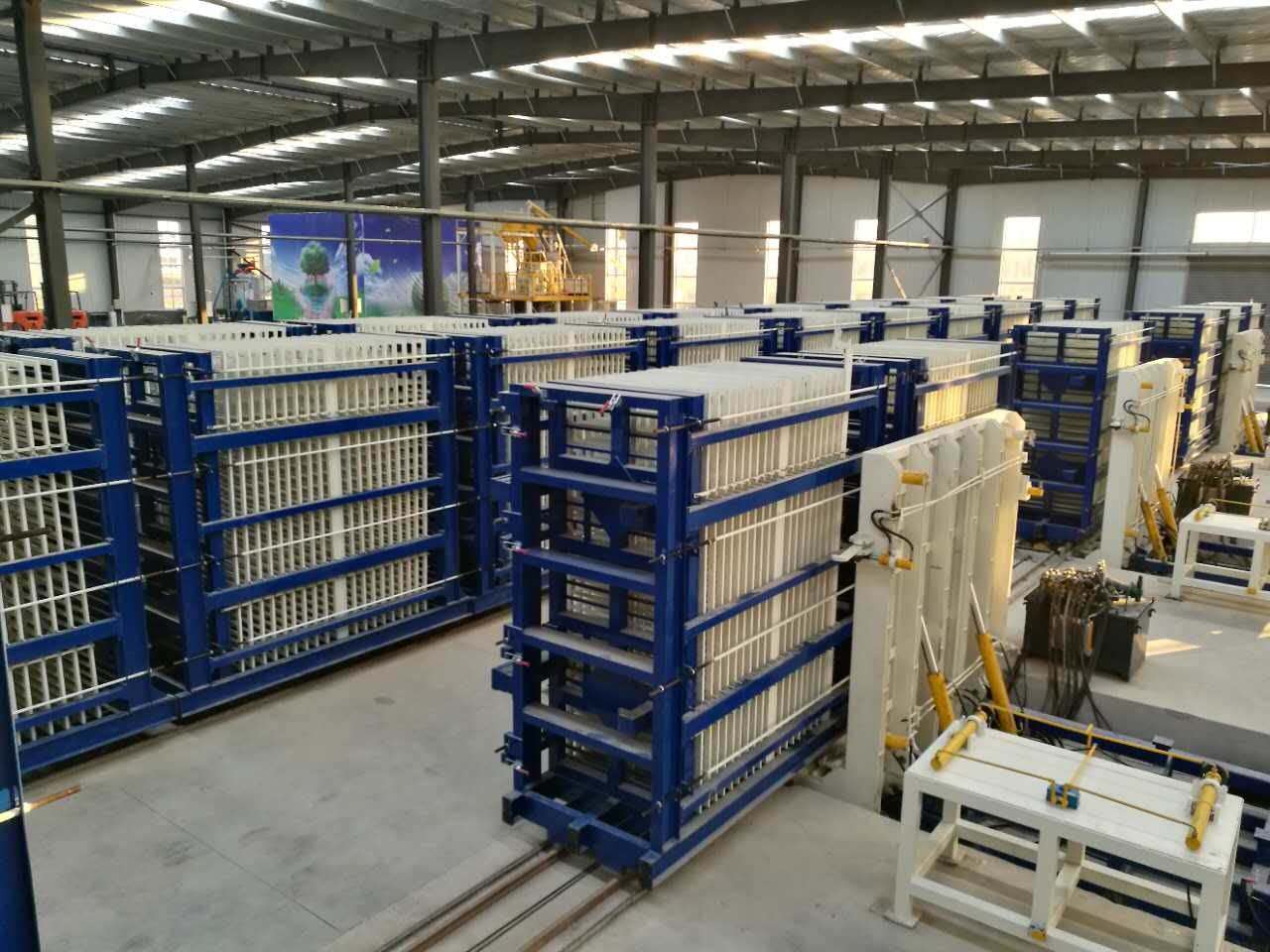 1630283071203606.jpg 20170221-江蘇宿遷立式復(fù)合板機(jī)生產(chǎn)現(xiàn)場 (2).jpg